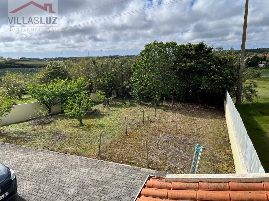 Two-Bedroom house with land near Lourinhã, Óbidos and the beaches