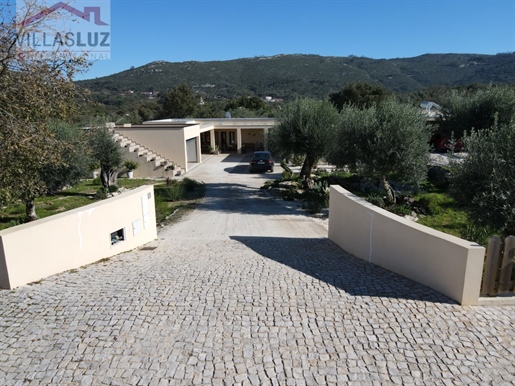 One-Story modernist 4 bedroom villa close to Porto de Mos
