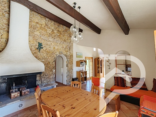 House of 85m² in Cotignac on a magnificent plot of 3.597m², with swimming pool