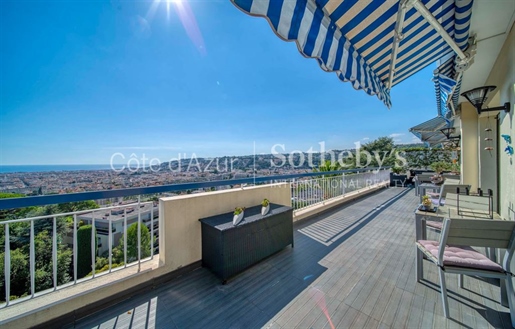 5-Zimmer-Penthouse mit Panoramablick auf das Meer in Nizza Gairaut