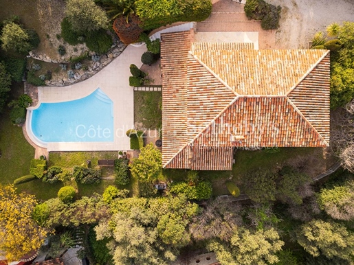 Villa dans un domaine fermé à Gairaut, Nice : Charme provençal a