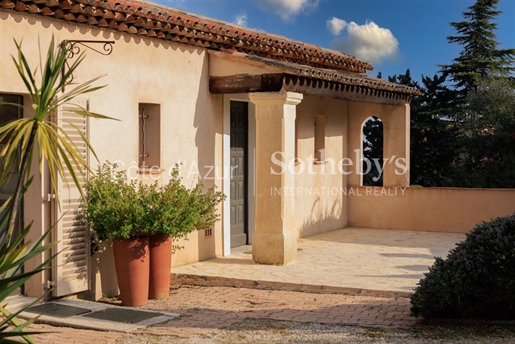 Villa op een omheind landgoed in Gairaut, Nice: Provençaalse charme a