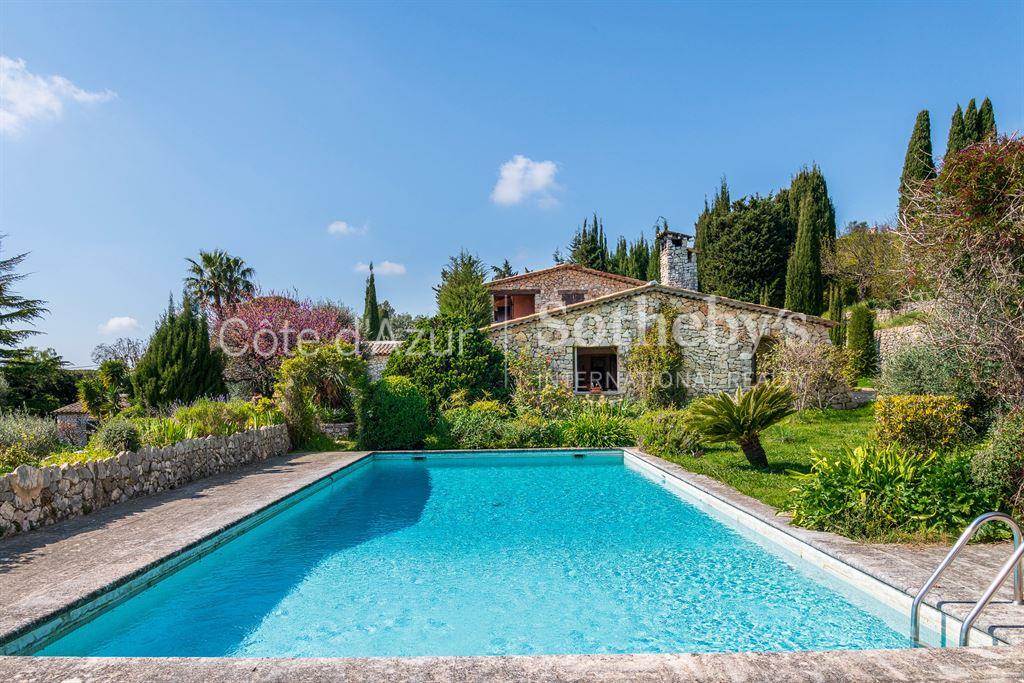 Provençal Bastide with Panoramic Sea Views: Exceptional Potential in Tourrettes-sur-Loup