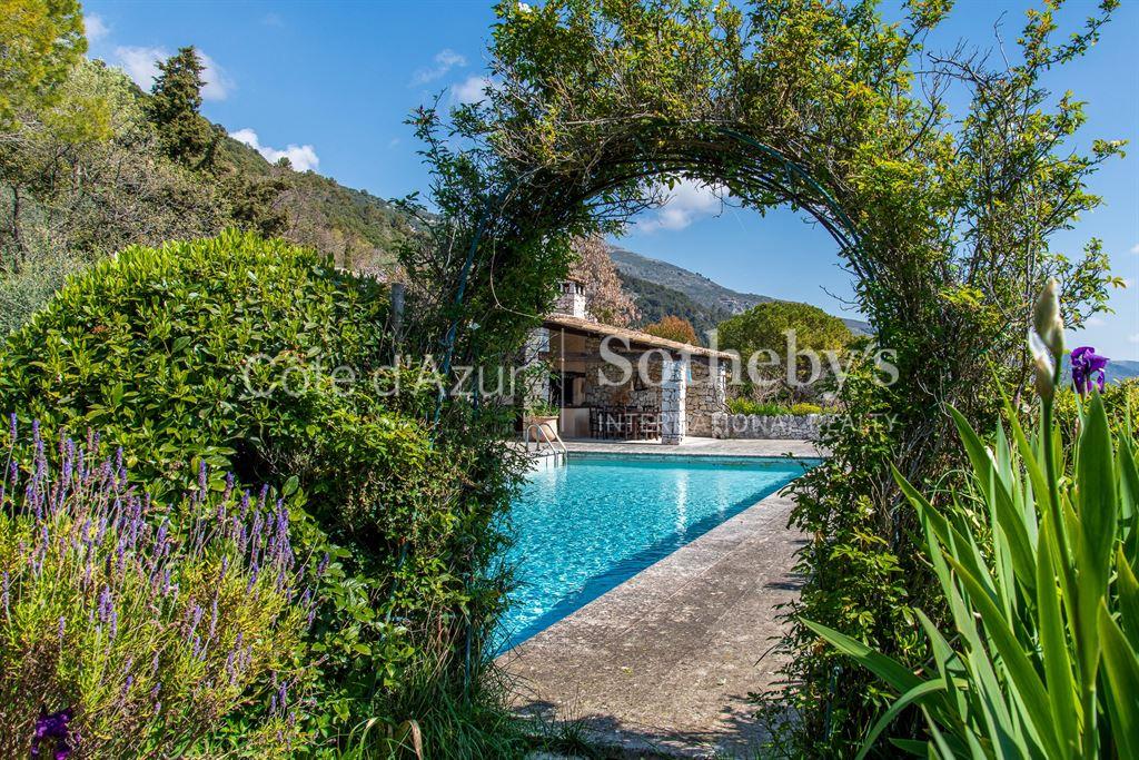 Provençal Bastide with Panoramic Sea Views: Exceptional Potential in Tourrettes-sur-Loup