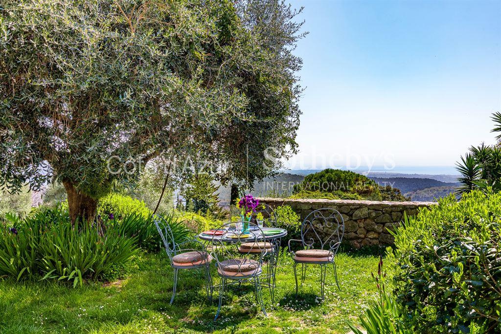 Provençal Bastide with Panoramic Sea Views: Exceptional Potential in Tourrettes-sur-Loup