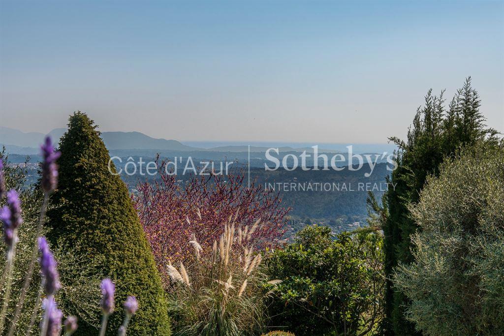Provençal Bastide with Panoramic Sea Views: Exceptional Potential in Tourrettes-sur-Loup