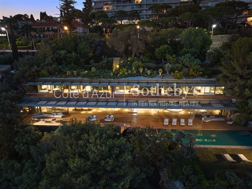 Luxueuse villa d'architecte pieds dans l'eau au Cap de Nice, pis