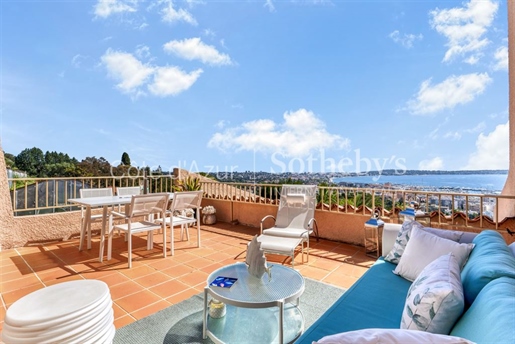 Sole Agent - Magnificent sea and Cap d'Antibes views for this 3 bedrooms property