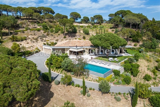Ramatuelle - Between beaches and village, beautiful contemporary Villa on vast garden.