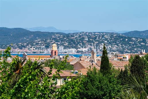 Exclusivité, centre village de St-Tropez, villa et ses dépendanc