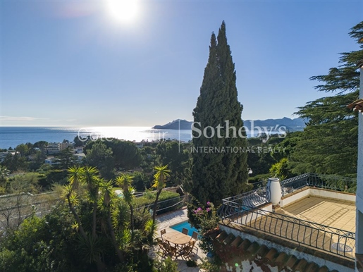 Sole agent - Cannes Croix des Gardes - Panoramic sea views - To refresh/renovate!
