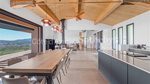 For sale in Grimaud, recent contemporary villa with sea views, near Saint-Tropez.
