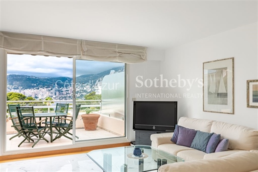 Top floor 2 bedroomed apartment in Roquebrune Cap Martin, sea view with large terrasse .