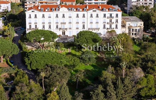 Cannes basse Californie, Luxurious apartment close to the sea in a prestigious 19th residence.