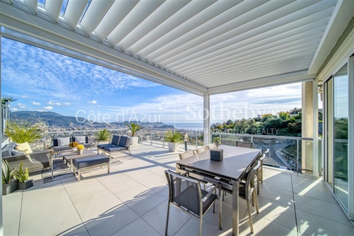 Exceptional 2-beds penthouse with private pool and panoramic sea and city views.