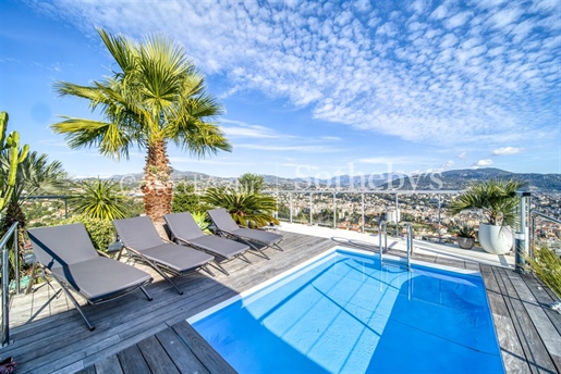 Außergewöhnliches 3-Zimmer-Penthouse mit privatem Pool und Panoramablick