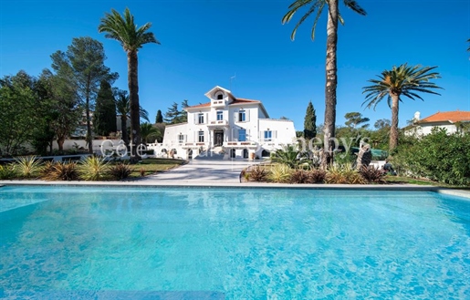 Exceptional Belle-Epoque property located on the legendary Corniche d'or of Saint-Raphaël.