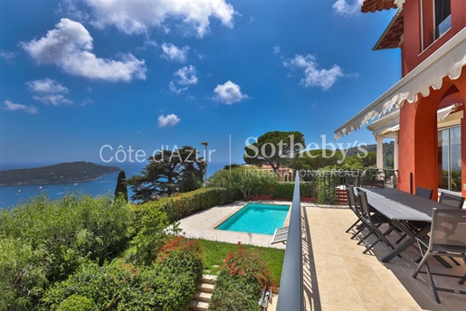 Villefranche-Sur-Mer: Magnificent residence with superb panoramic view of Cap Ferrat.