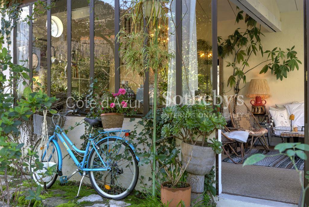 Le Cannet Mairie Charming 220 m² villa with garden and artist's workshop