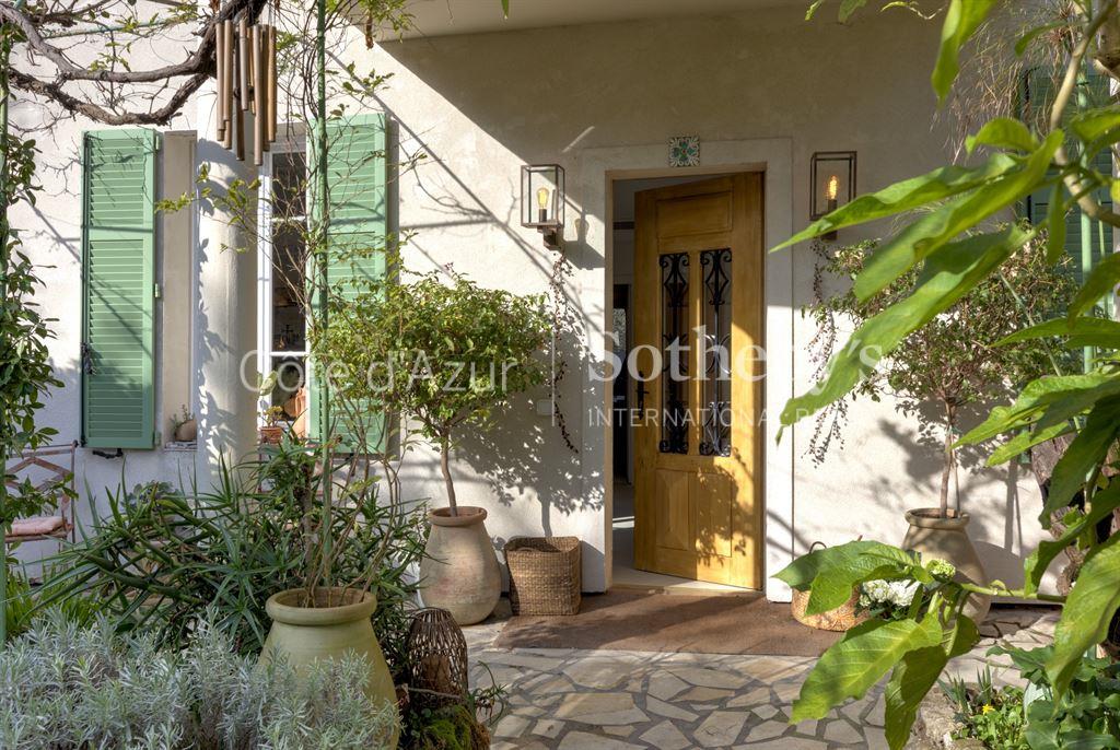 Le Cannet Mairie Charming 220 m² villa with garden and artist's workshop