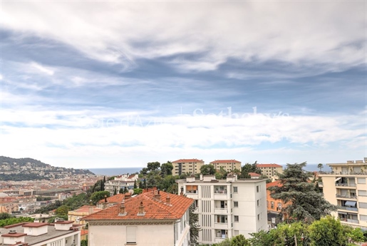 Nice Cimiez, 3-bed apartment on high floor with sea view.