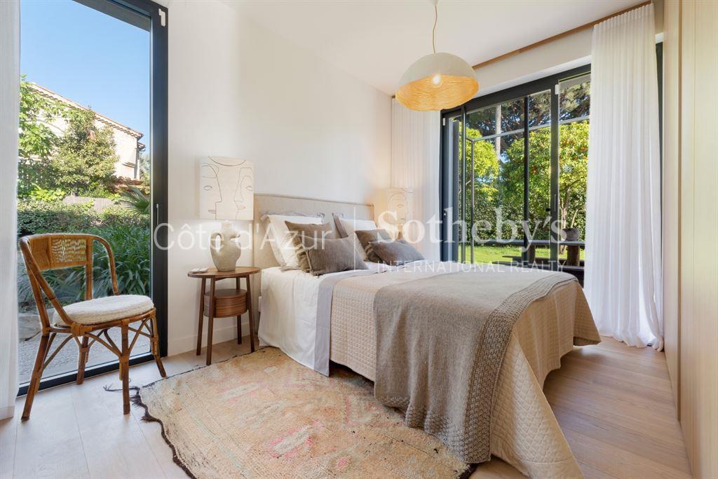 New architect-designed villa for sale in Cap d'Antibes close to the sea