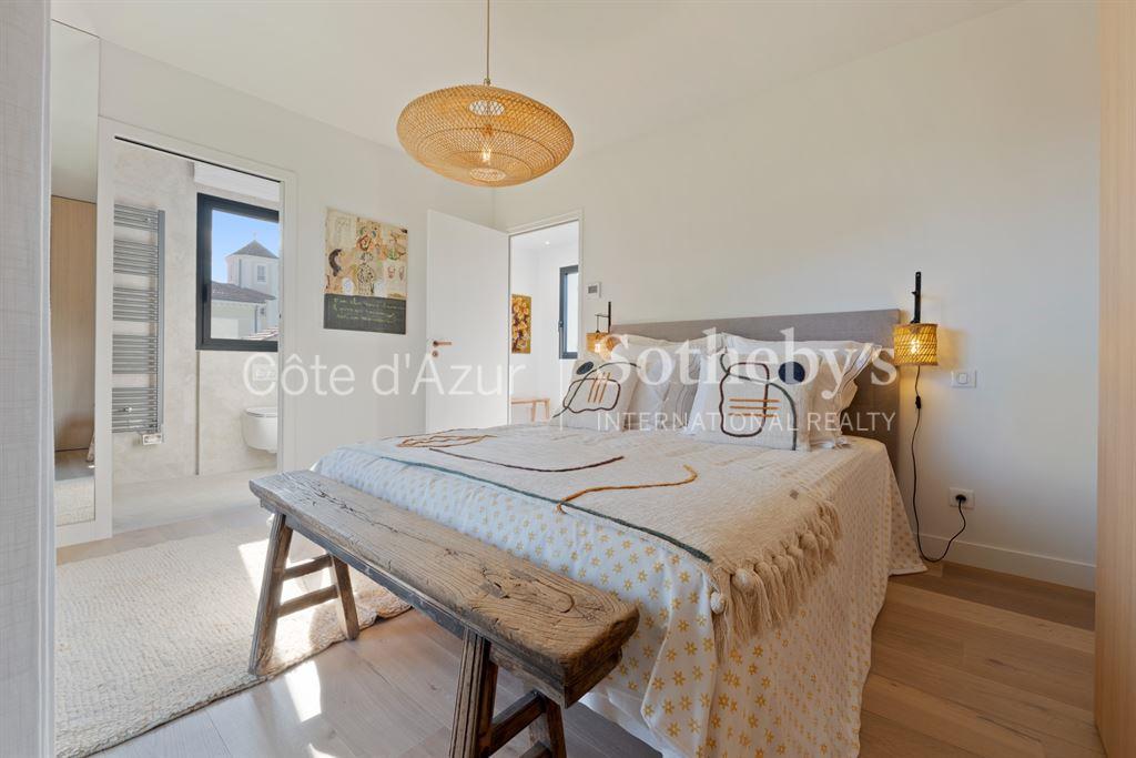 New architect-designed villa for sale in Cap d'Antibes close to the sea