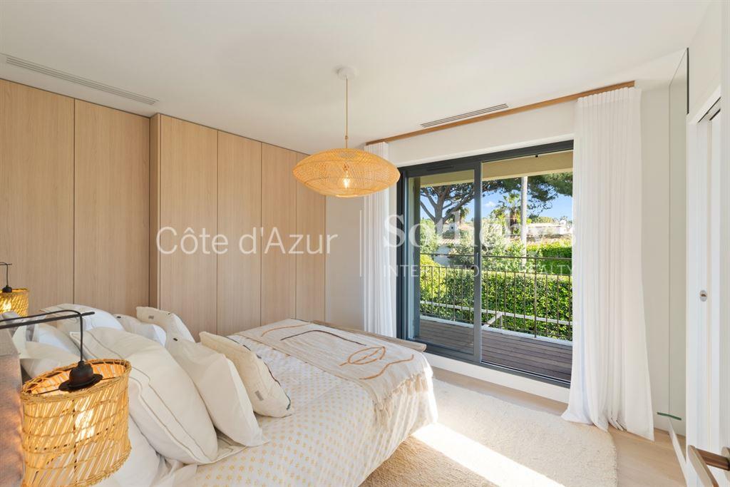 New architect-designed villa for sale in Cap d'Antibes close to the sea