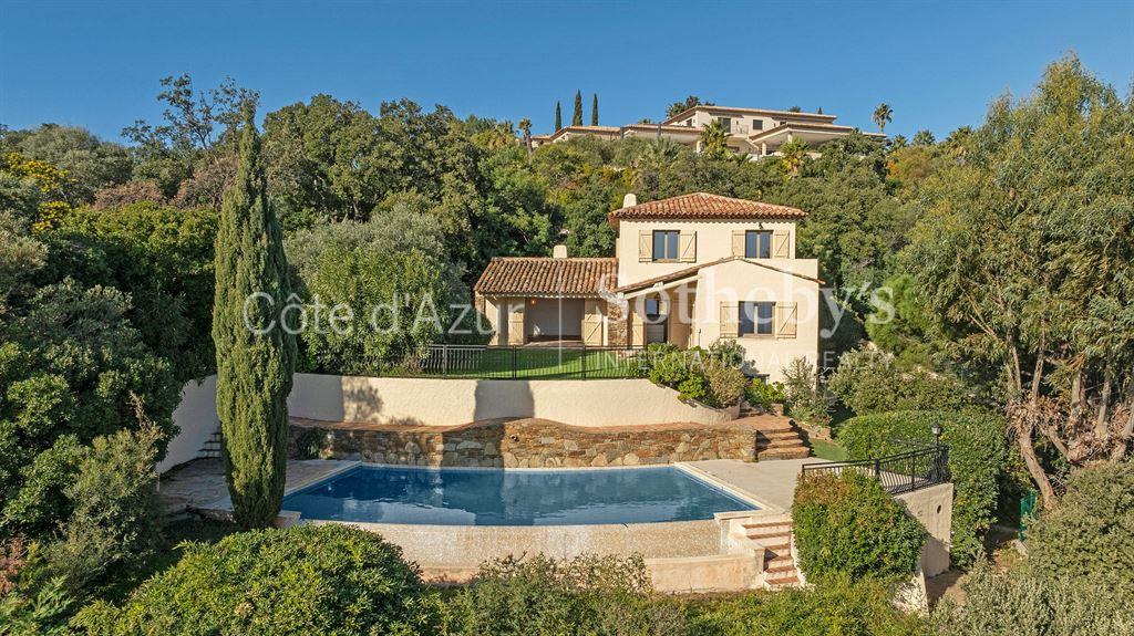 Ste Maxime in a private estate, charming Provençal home with panoramic sea views