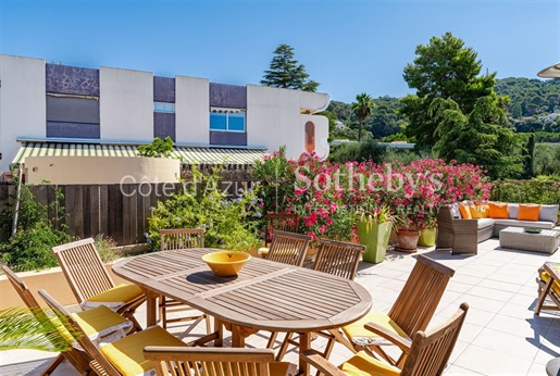 3-Room apartment with 91 sq.M terrace on the top floor - Residence with swimming pool.