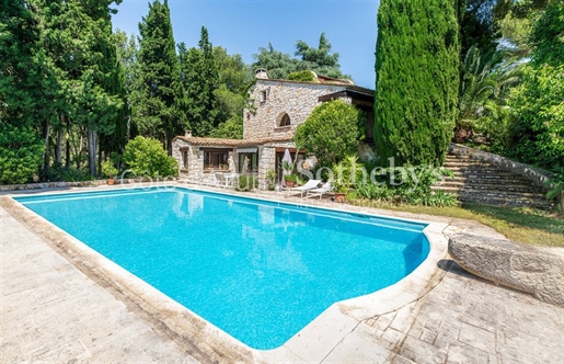 Uncover the Enchanting Charm of this Provençal Bastide near Nice