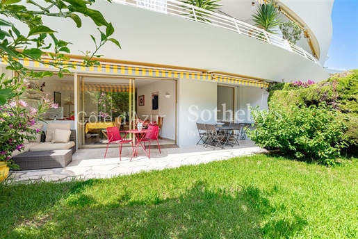 1-Bed garden floor apartment in a luxury residence with pool, Cannes Croix des Gardes.