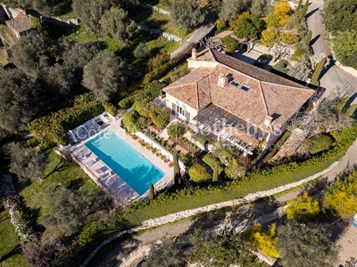 La Colle-sur-Loup - Superb Florentine-inspired villa of 398 m² with swimming pool and sea view.