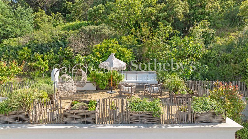 Contemporary sea view villa with 7 suites, pool & Spa for sale in Ramatuelle