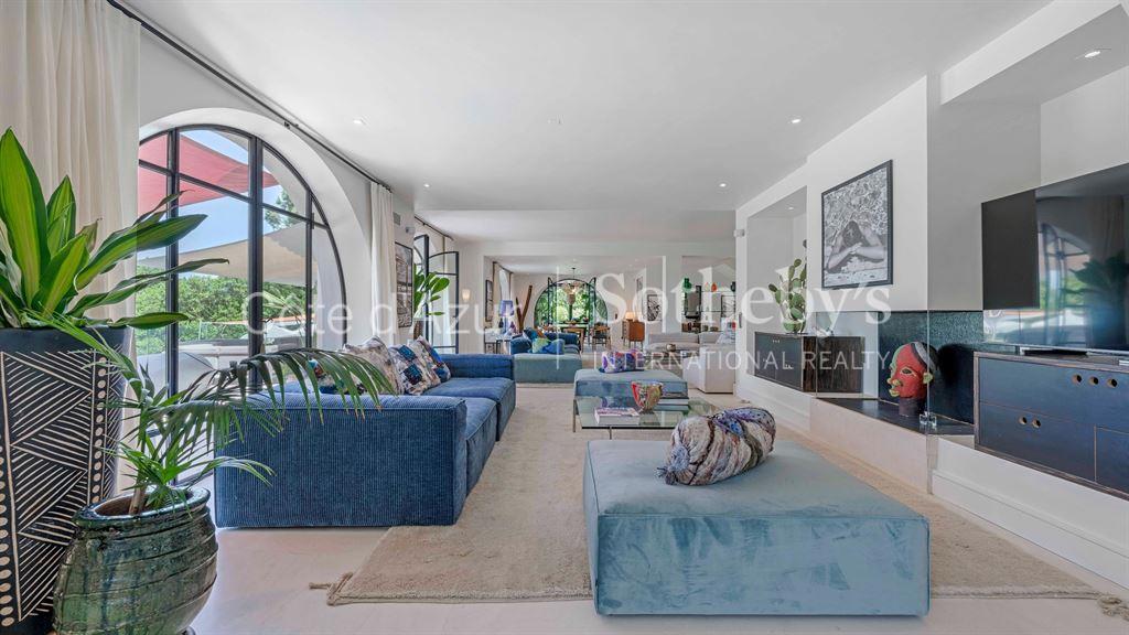 Contemporary sea view villa with 7 suites, pool & Spa for sale in Ramatuelle