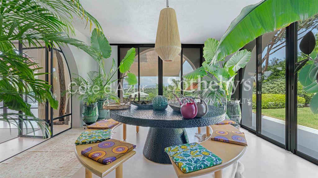 Contemporary sea view villa with 7 suites, pool & Spa for sale in Ramatuelle