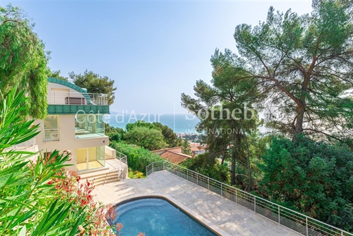 Luxurious property located in the heights of Roquebrune Cap Martin, with breathtaking views of the