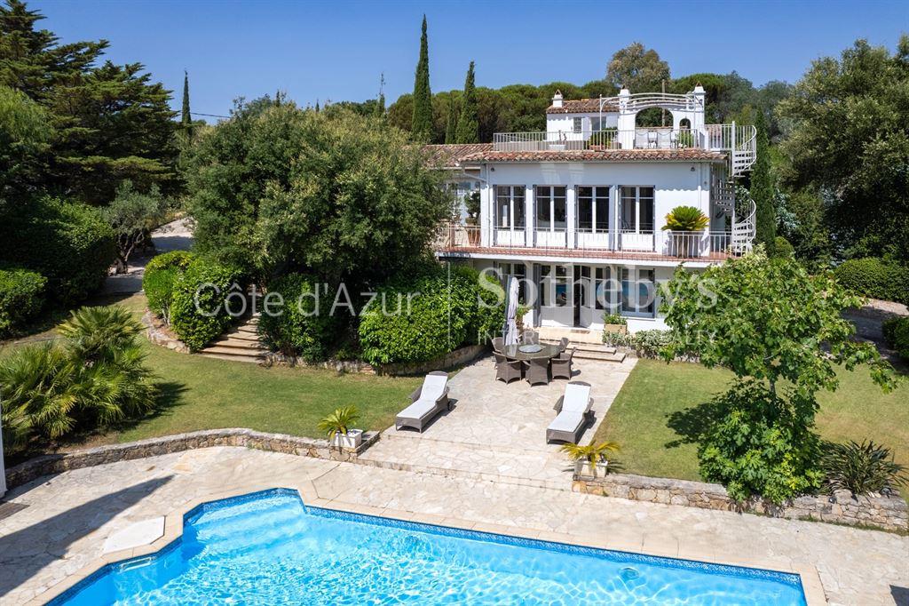 Belle Époque style villa for sale in Grimaud, private estate near sea and Beauvallon golf