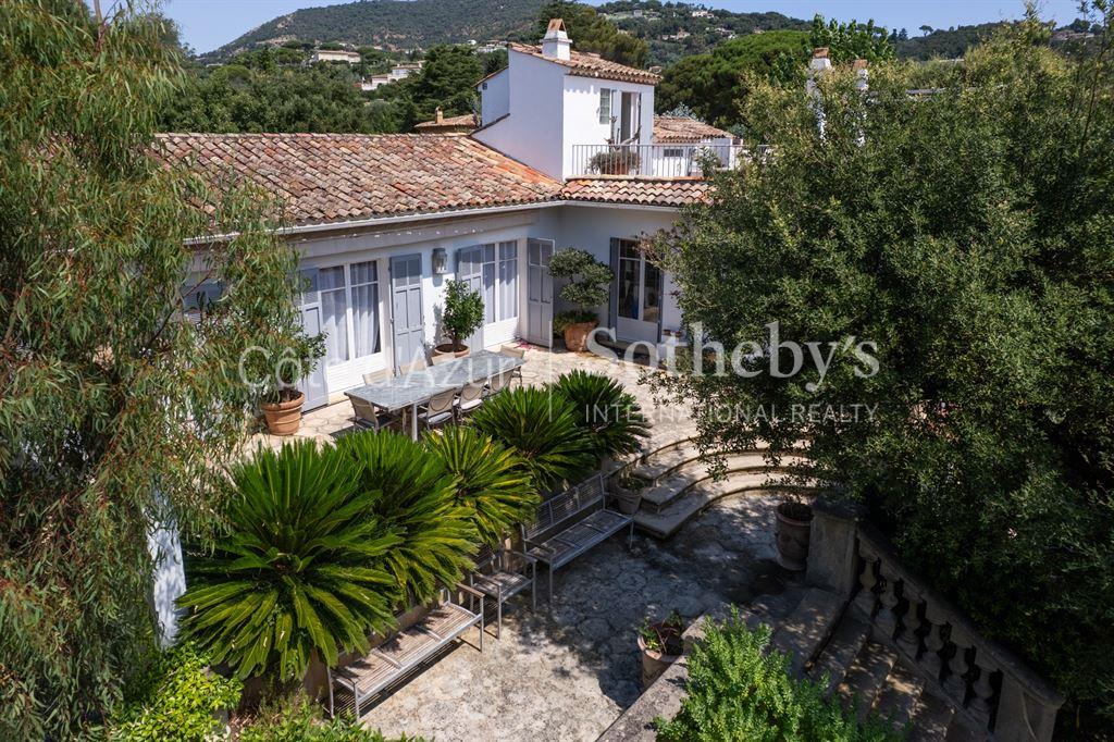 Belle Époque style villa for sale in Grimaud, private estate near sea and Beauvallon golf