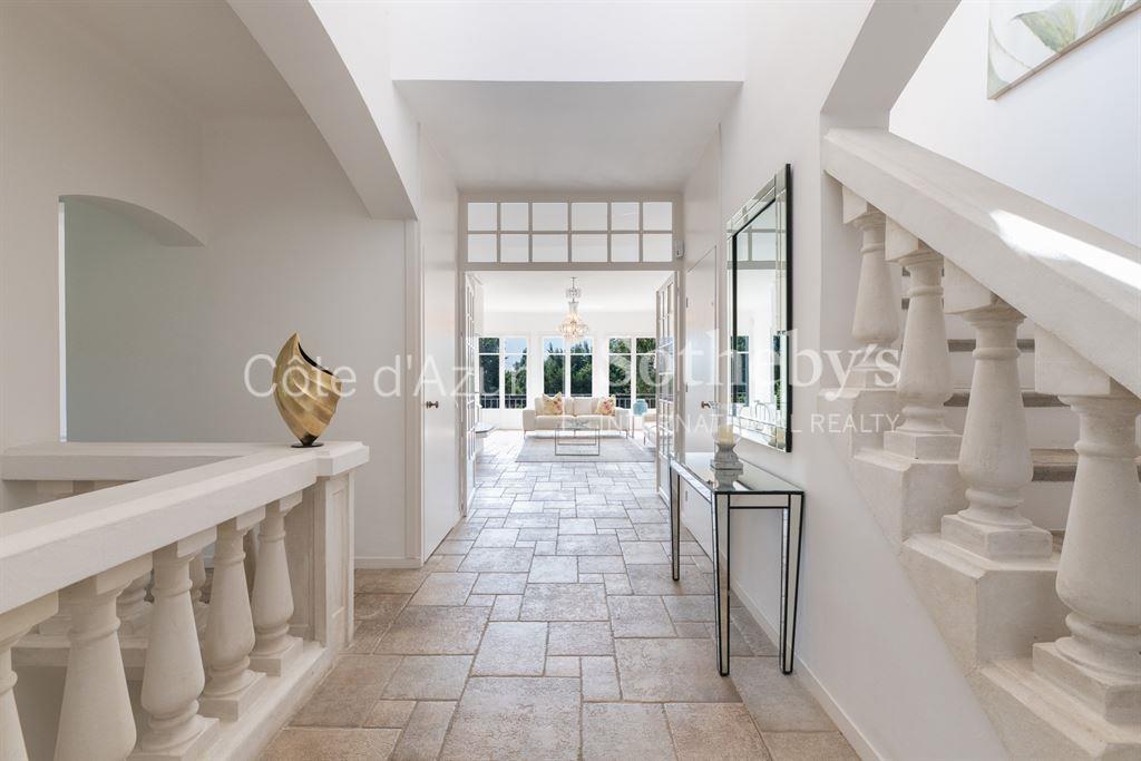 Belle Époque style villa for sale in Grimaud, private estate near sea and Beauvallon golf