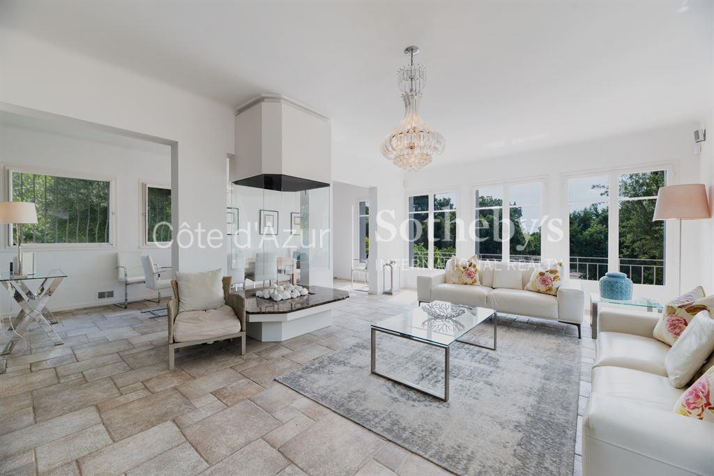 Belle Époque style villa for sale in Grimaud, private estate near sea and Beauvallon golf