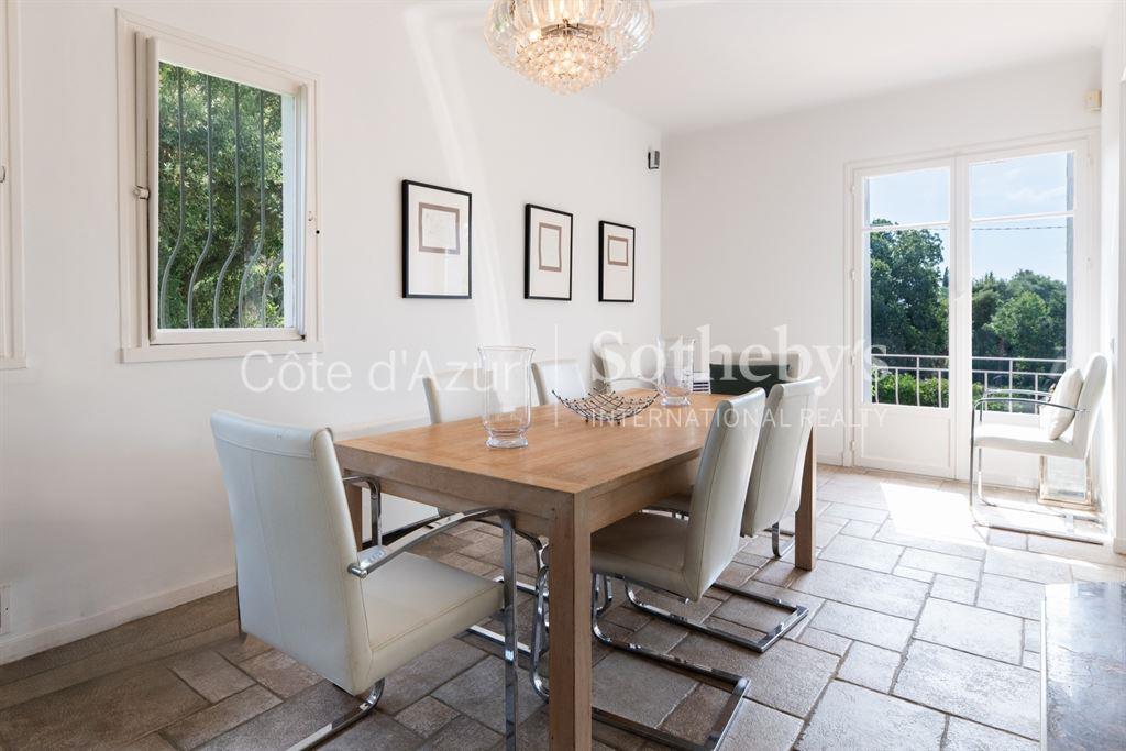 Belle Époque style villa for sale in Grimaud, private estate near sea and Beauvallon golf