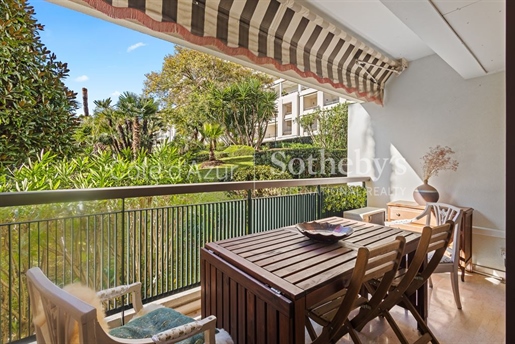 Within a sought-after residence of Cannes, lovely one-bedroom apartment for sale.