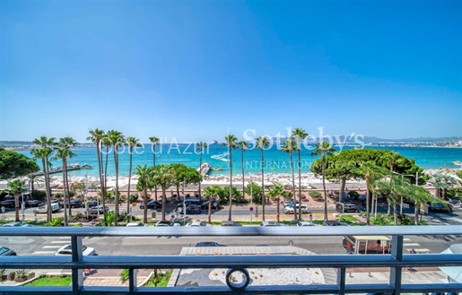 Cannes Croisette, luxueux appartement 3 pièces face à la mer.