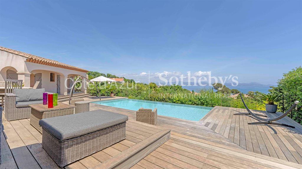 Provençal villa for sale in Les Issambres, Gulf of St Tropez, sea view and pool