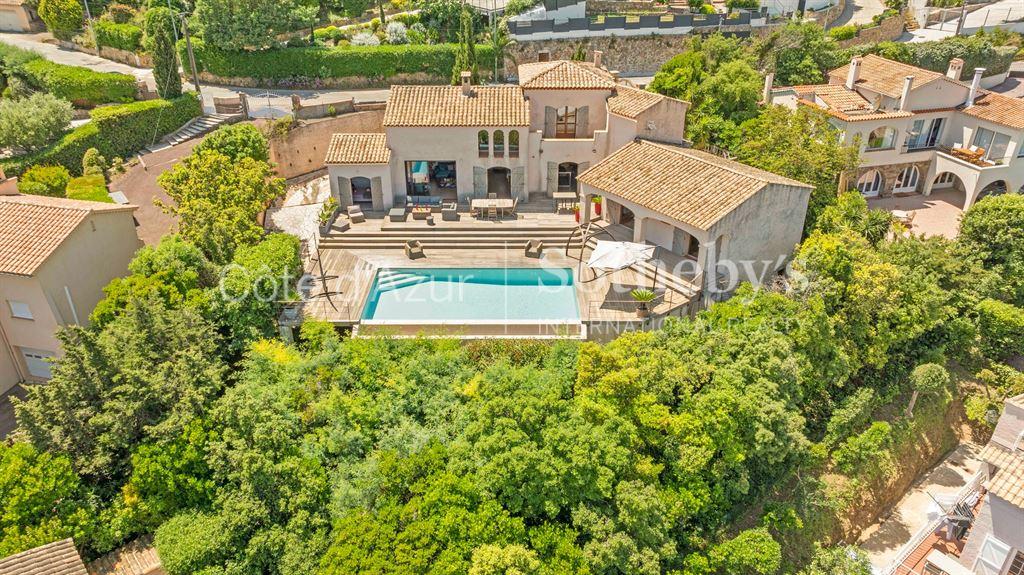 Provençal villa for sale in Les Issambres, Gulf of St Tropez, sea view and pool