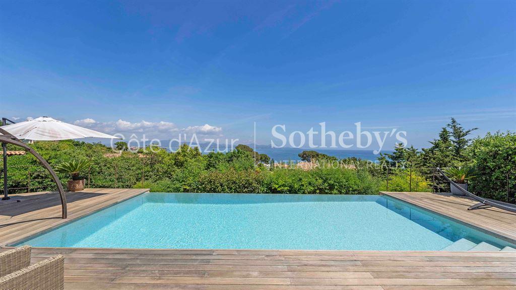Provençal villa for sale in Les Issambres, Gulf of St Tropez, sea view and pool