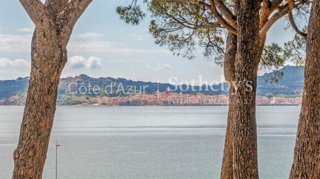 Sole agents - Contemporary villa for sale in Grimaud with sea view and pool