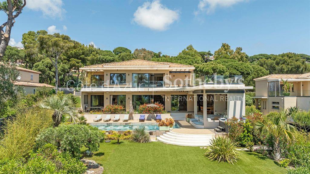 Exceptional Sainte-Maxime villa near La Nartelle beach