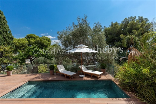 Turnkey renovated family house with a pool on the hills of Nice.